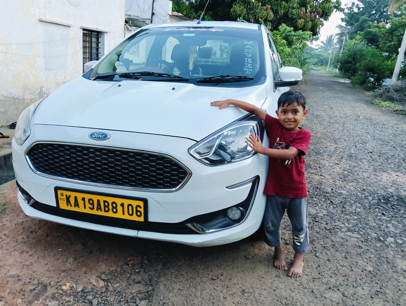 Travel vehicle photo 9 — Somu Hiremath Travels